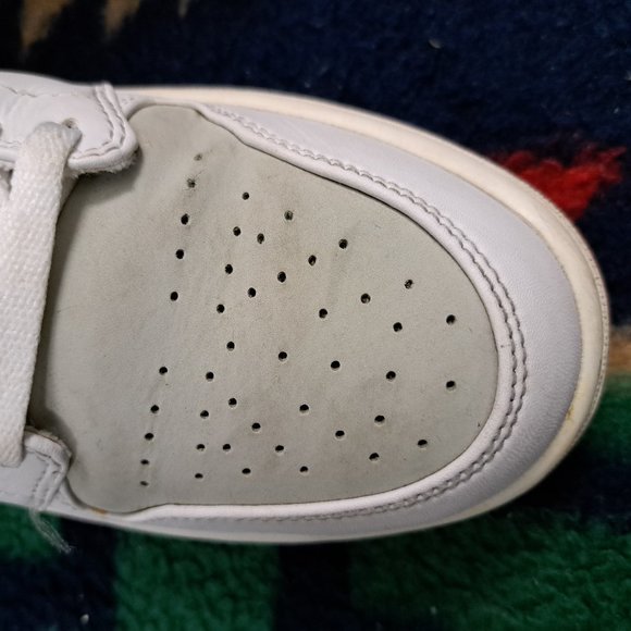 Athletic_Shoes